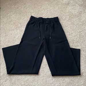 Lululemon black on the fly wide leg pants sz 6